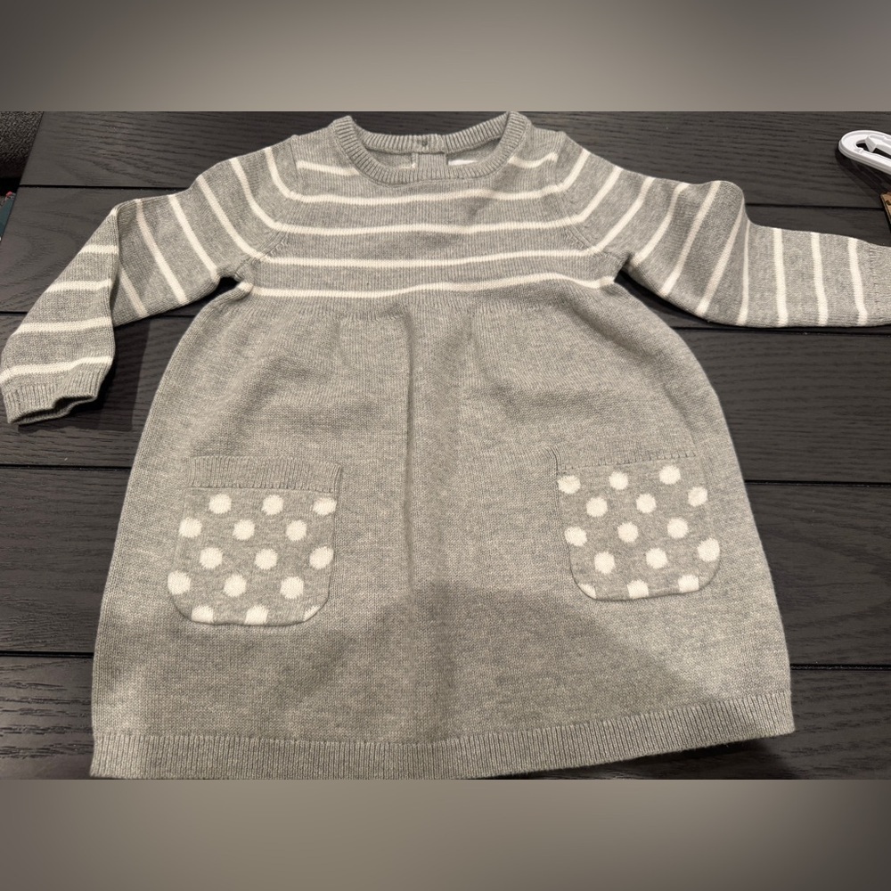 Set of 3 baby girl outfits! Sz 6-12 months